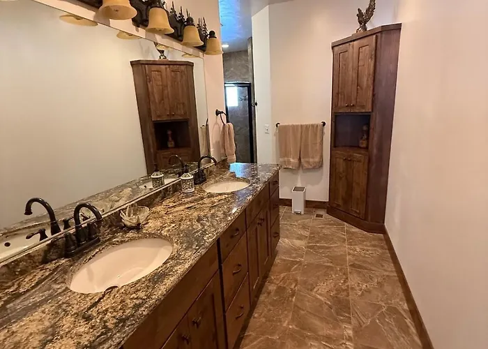 Townhouse On The Golf Course!